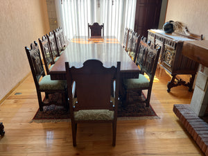 Comedor Colonial con 12 Sillas y Trinchador